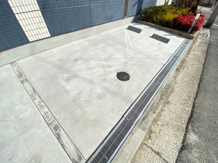 物件外観写真3　(駐車場)