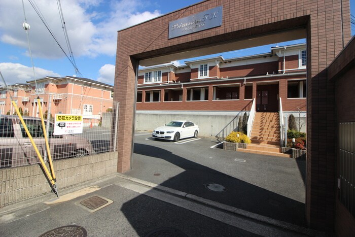 物件外観写真2　(エントランス部分)