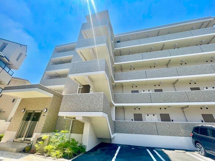 物件外観写真2　(エントランス部分)