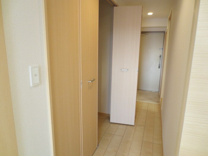 物件内観写真16　(廊下)