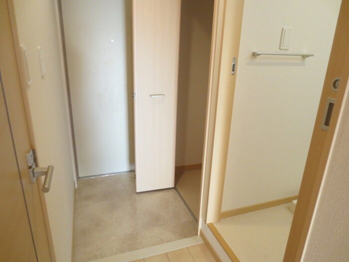 物件内観写真18　(玄関)