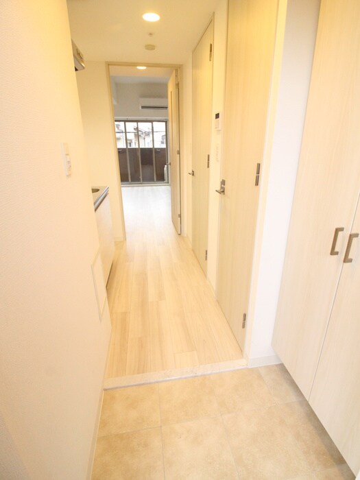 物件内観写真7　(玄関)