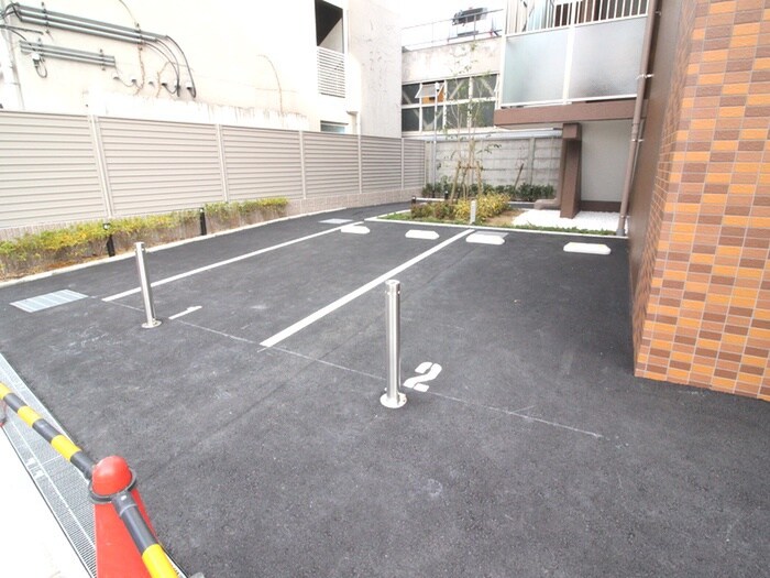 物件外観写真5　(駐車場)