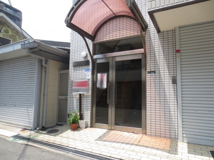 物件外観写真2　(エントランス部分)