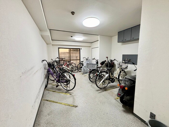 物件外観写真3　(駐輪場)