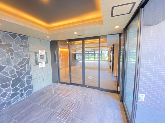 物件外観写真3　(エントランス部分)