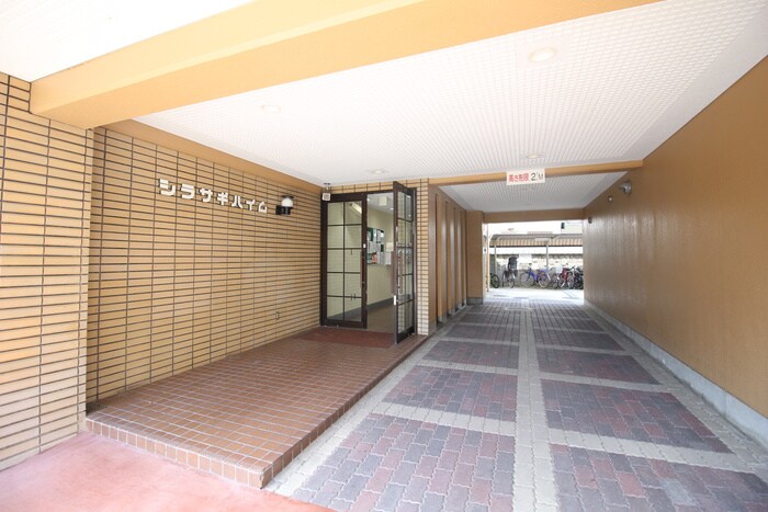 物件外観写真2　(エントランス部分)