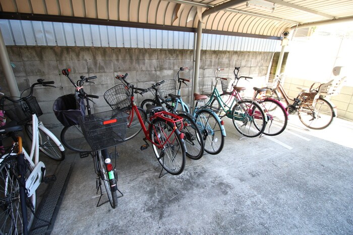 物件外観写真5　(駐輪場)