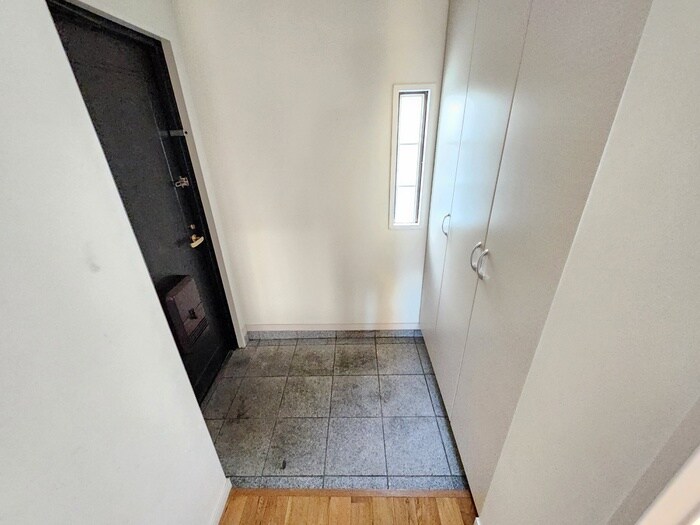 物件内観写真18　(玄関)