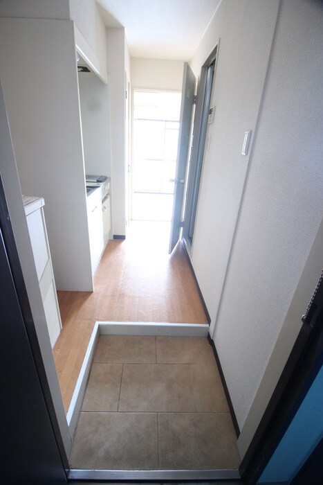 物件内観写真7　(玄関)