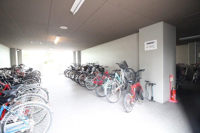 物件外観写真6　(駐輪場)