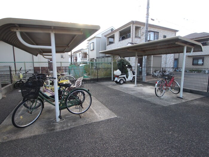 物件外観写真3　(駐輪場)