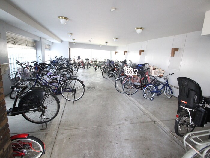 物件外観写真6　(駐輪場)