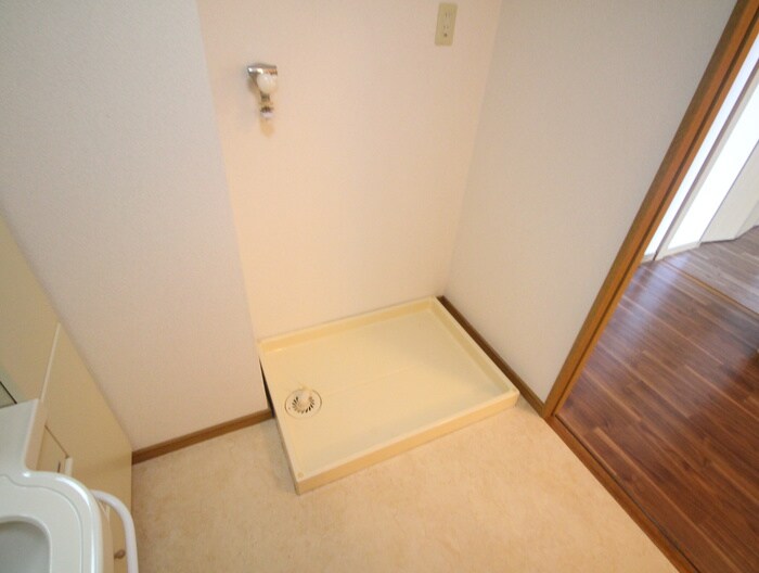 物件内観写真15　(洗濯機置場)