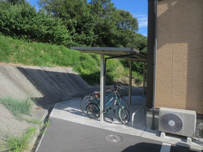 物件外観写真5　(駐輪場)