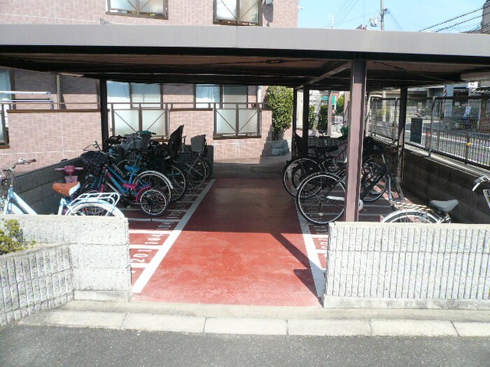 物件外観写真3　(駐輪場)