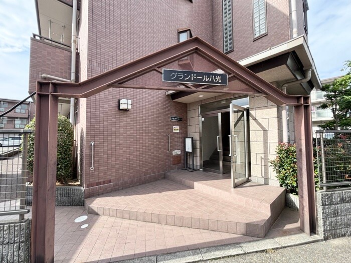 物件外観写真4　(エントランス部分)