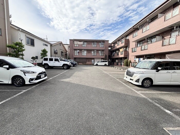 物件外観写真5　(駐車場)