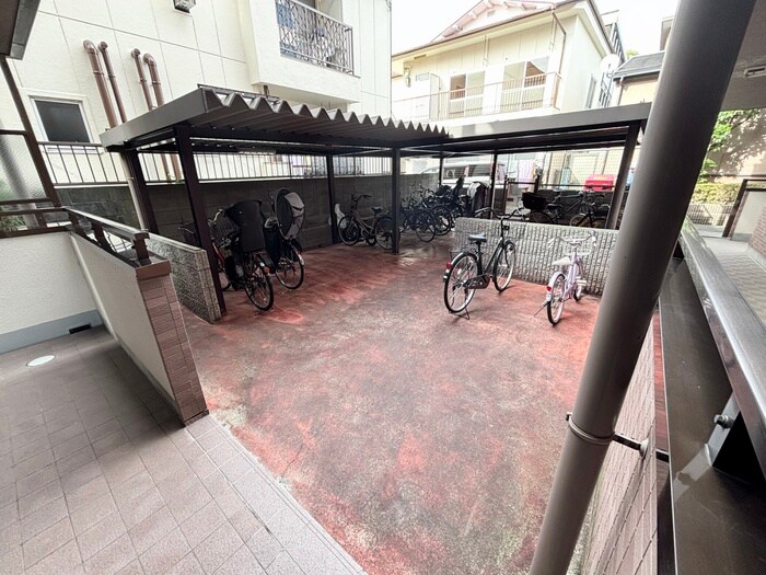 物件外観写真6　(駐輪場)