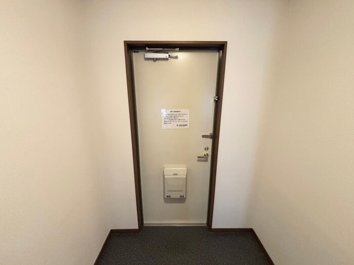 物件内観写真12　(玄関)
