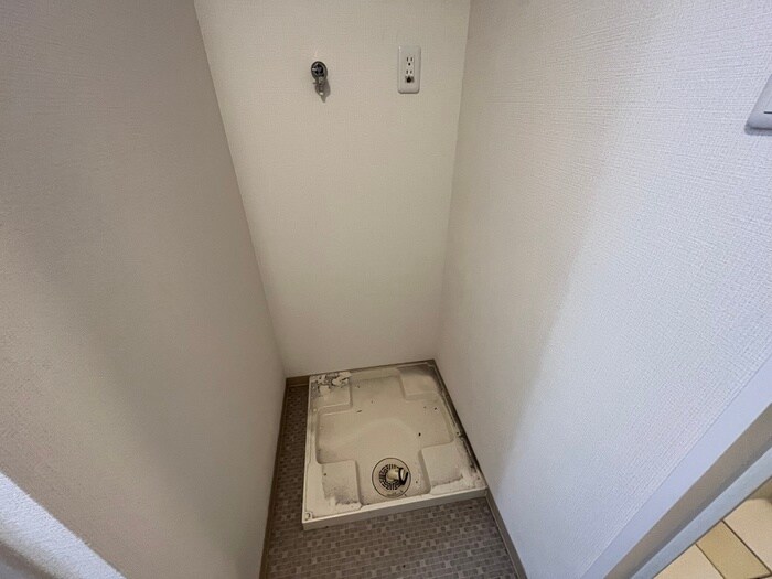 物件内観写真10　(洗濯機置場)