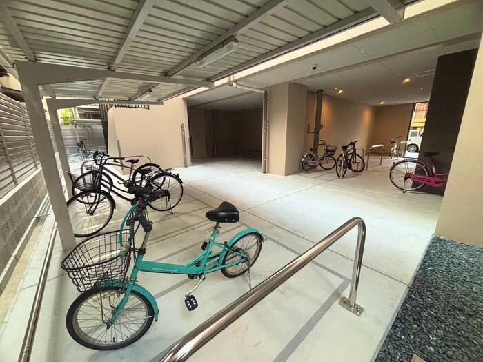 物件外観写真3　(駐輪場)