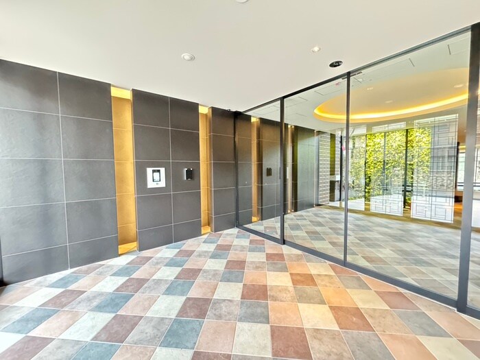 物件外観写真4　(エントランス部分)