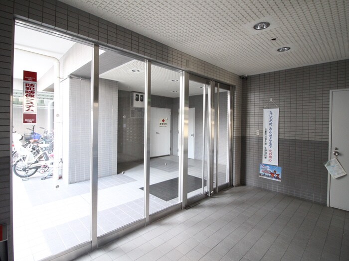 物件外観写真5　(エントランス部分)