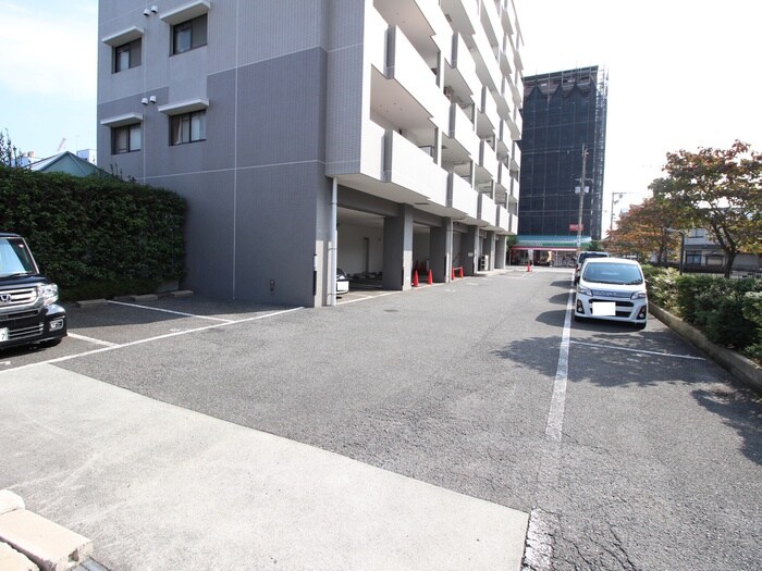 物件外観写真6　(駐車場)