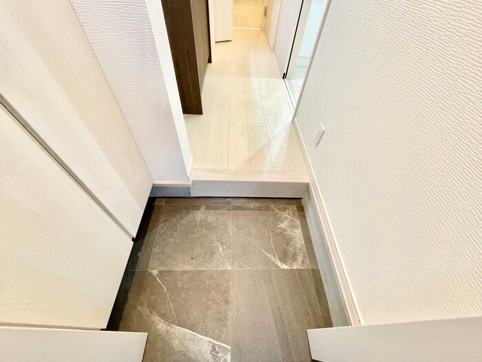 物件内観写真14　(玄関)
