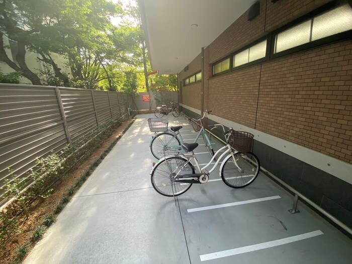 物件外観写真5　(駐輪場)