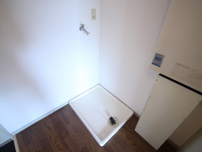 物件内観写真12　(洗濯機置場)