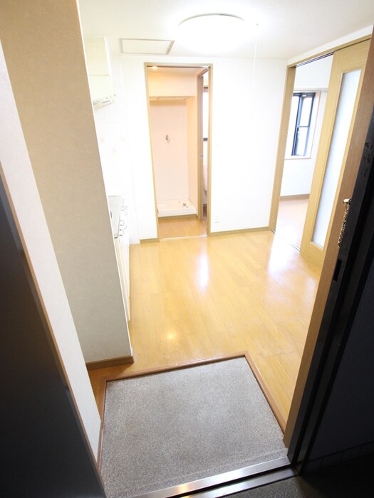 物件内観写真7　(玄関)