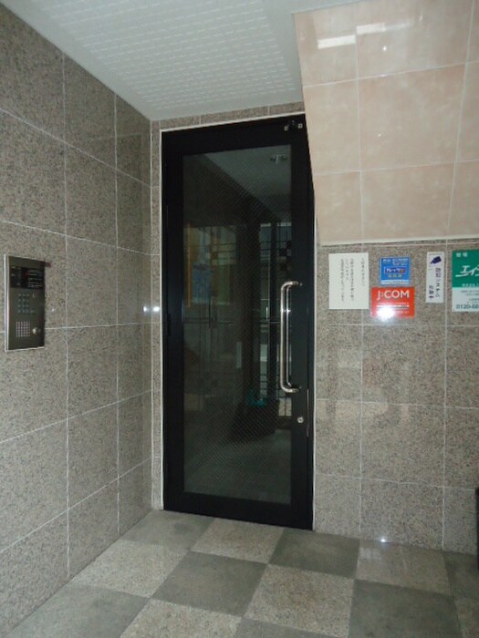 物件外観写真4　(エントランス部分)