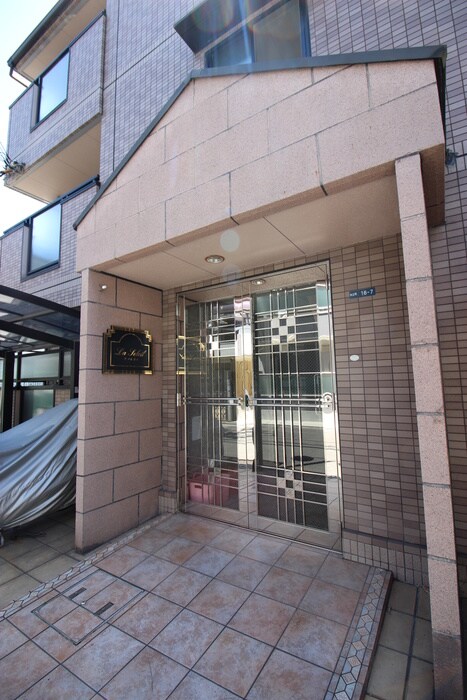 物件外観写真5　(エントランス部分)