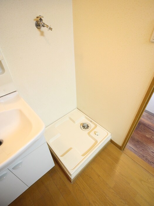 物件内観写真18　(洗濯機置場)