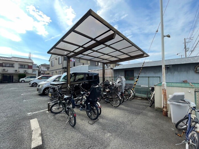 物件外観写真3　(駐輪場)