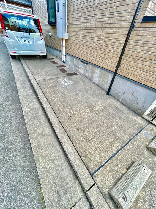 物件外観写真4　(駐車場)