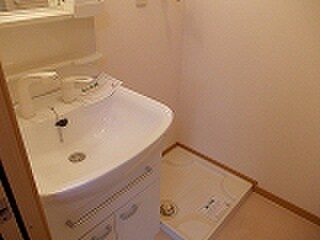 物件内観写真16　(洗濯機置場)