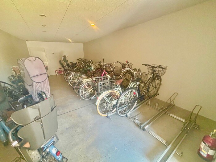 物件外観写真5　(駐輪場)