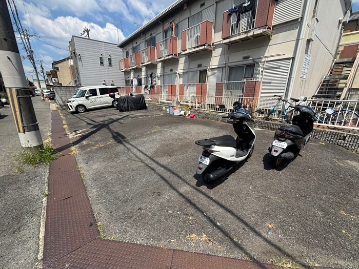 物件外観写真4　(駐車場)