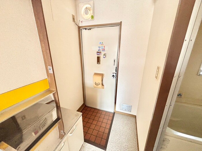 物件内観写真16　(玄関)