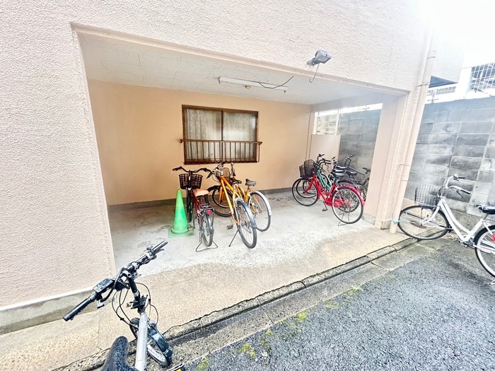 物件外観写真4　(駐輪場)