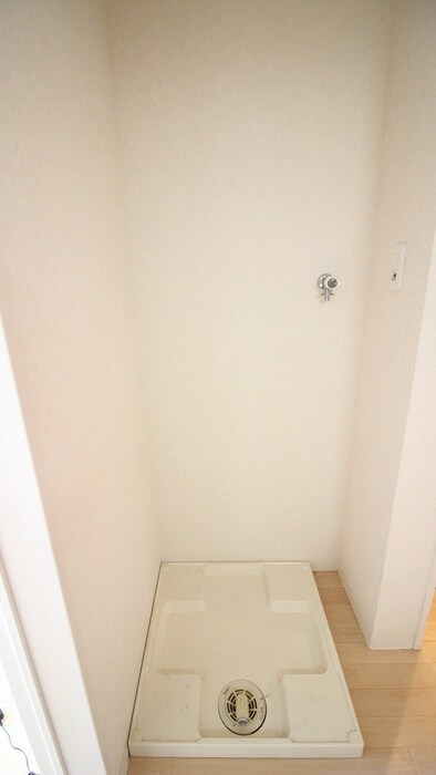 物件内観写真8　(洗濯機置場)