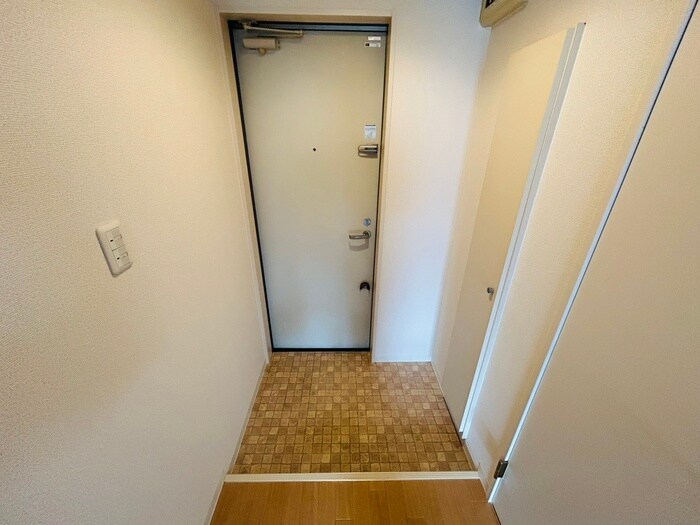 物件内観写真11　(玄関)