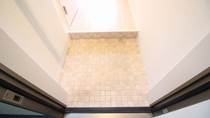 物件内観写真18　(玄関)