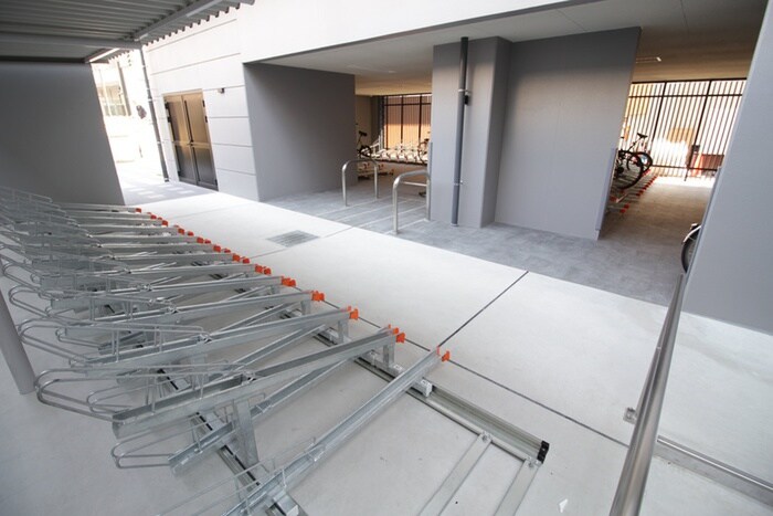 物件外観写真4　(駐輪場)