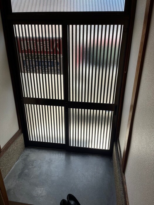 塩田氏貸家の玄関