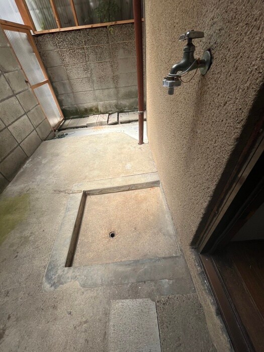 塩田氏貸家の洗濯機置場