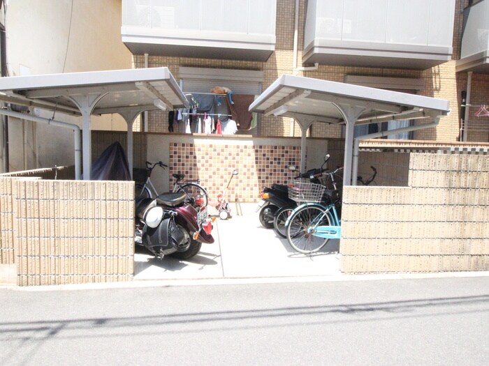 物件外観写真3　(駐輪場)